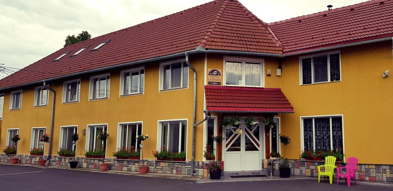 Hotel Cazare La Troita Codlea Zewnętrze zdjęcie